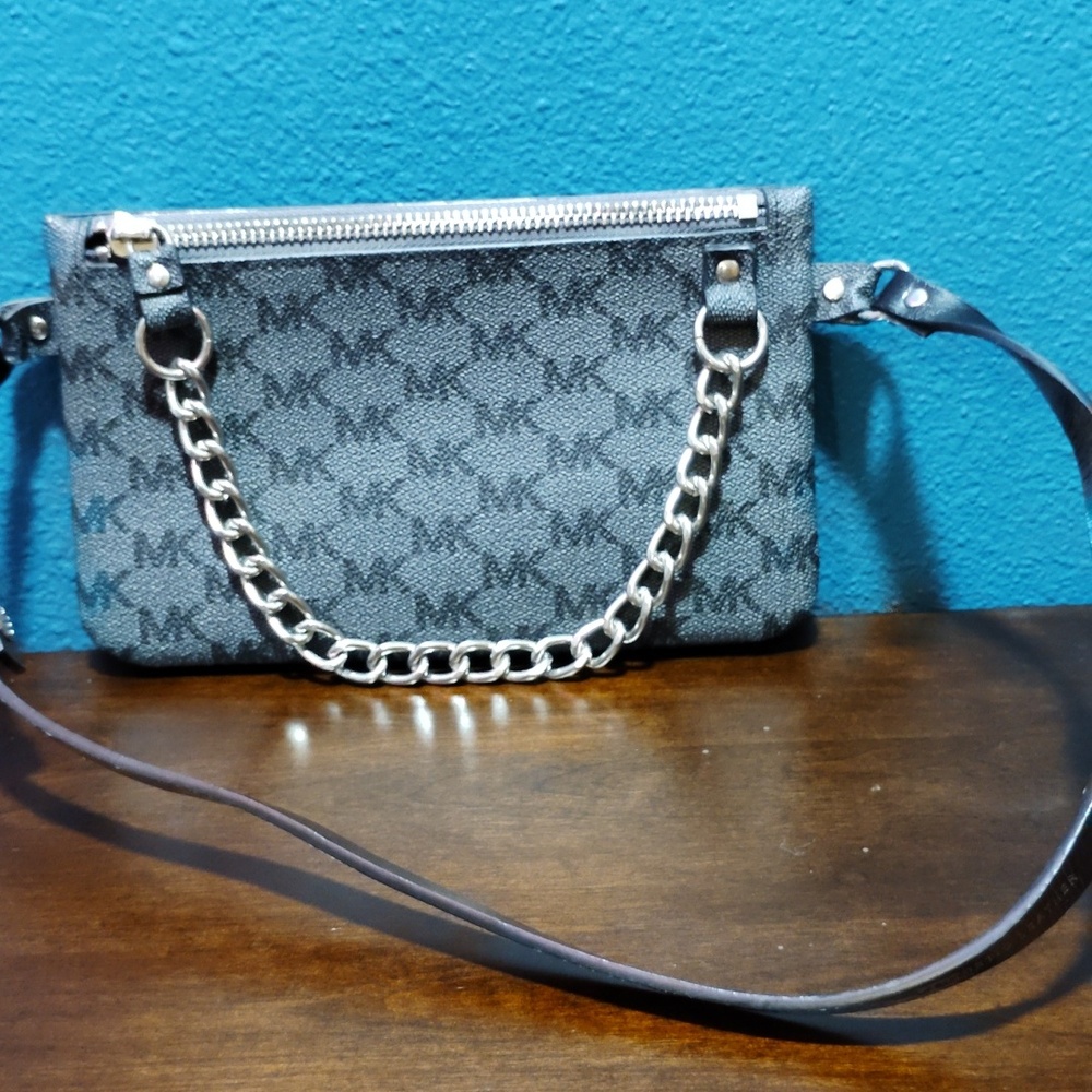 Michael Kors Fanny pack with Chain Detail
